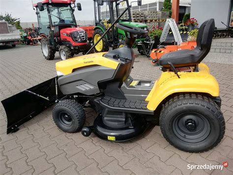 Traktor ogrodowy Partner P200107HRB w akcji