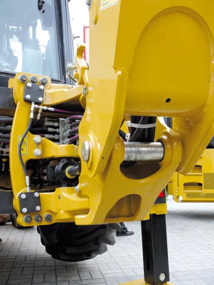 Zestawienie podzespołów mechanicznych i hydraulicznych stosowanych w nowoczesnych koparko-ładowarkach