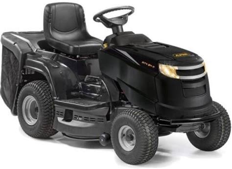 zdjęcie traktorka ogrodowego Alpina BT 98 SD w ogrodzie