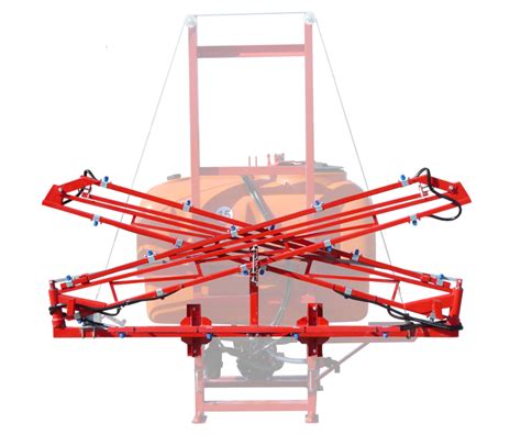 Belka polowa opryskiwacza z hydraulicznie składanymi sekcjami
