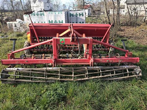 Złożony agregat uprawowo-siewny Unia gotowy do pracy na polu