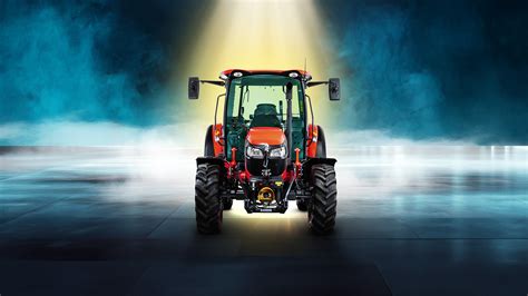 Nowoczesny ciągnik Kubota w pracy na polu