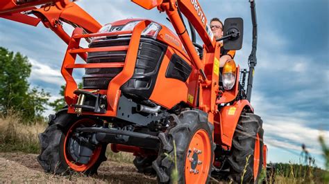 Kompaktowy ciągnik Kubota serii B w ogrodzie