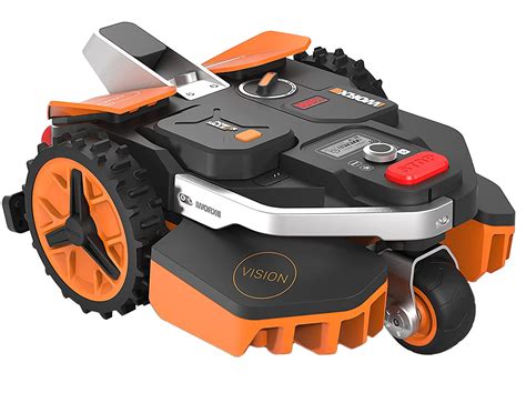 robot koszący worx landroid vision m800 na zadbanym trawniku
