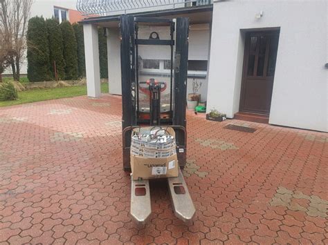 Wózek widłowy z masztem typu Triplex (potrójny)