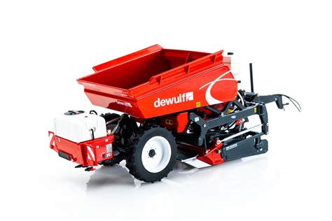 Zdjęcie zawieszanej sadzarki Dewulf Structural 30 w akcji