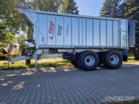 Widok na innowacyjny system rozrzucania materiału Fliegl