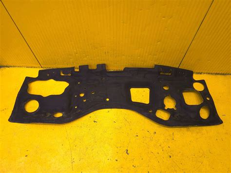 Schemat przedstawiający systemową zabudowę ściany grodziowej z różnymi opcjami mocowania narzędzi i wyposażenia