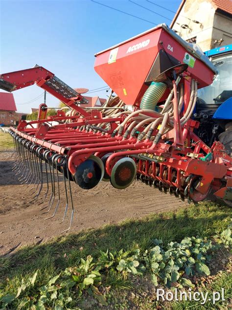 agregat uprawowo-siewny Kverneland Accord u-drill w widoku z boku