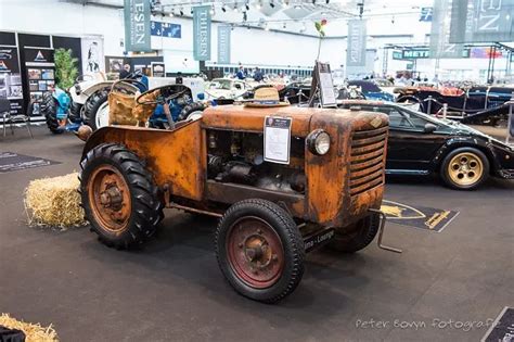 Zdjęcie historycznego traktora Lamborghini Carioca