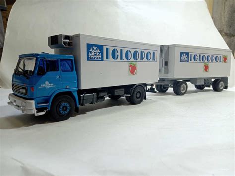 kolekcja modeli ciężarówek i naczep