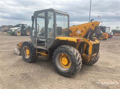 Zdjęcie przedstawiające gumową osłonę rozdzielacza do maszyn JCB 525 58