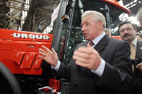 Uroczystość zbudowania 1,5-milionowego ciągnika Ursus 1654 w 2006 roku, z udziałem Andrzeja Leppera