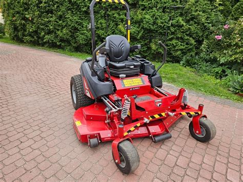 Animacja pokazująca działanie systemu ZeroTurn - kosiarka zawracająca w miejscu