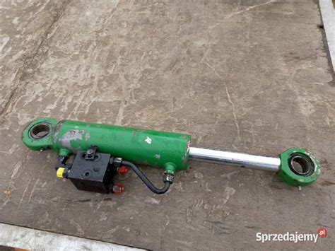 zdjęcie siłownika hydraulicznego pługa Lemken