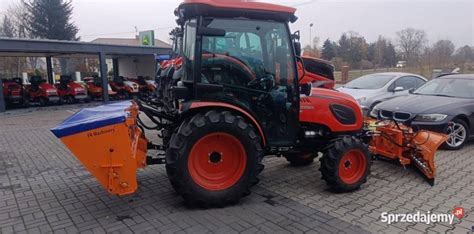 Traktor komunalny Kubota z osprzętem