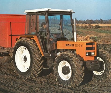 Rzut boczny ciągnika Renault 751S z zaznaczonymi wymiarami