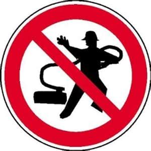 Czyszczenie skraplacza klimatyzacji za pomocą sprężonego powietrza