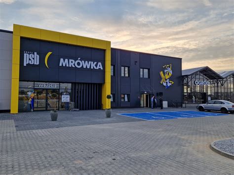 Zdjęcie fasady sklepu PSB Mrówka w Słomnikach