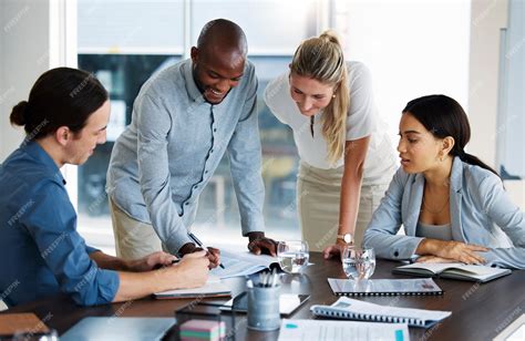 zdjęcie zespołu specjalistów przy pracy