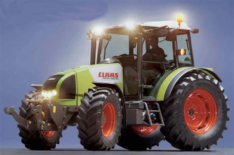 zdjęcie ciągnika Claas Celtis 436 pracującego w polu