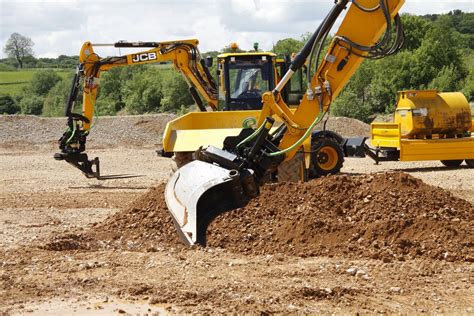 Zestawienie modeli maszyn JCB wraz z ich specyfikacją