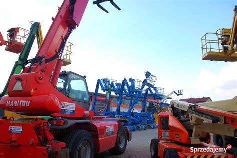 Zestawienie ładowarek teleskopowych JCB i Manitou w pracy
