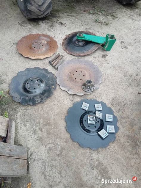 Schemat agregatu talerzowego Agro-masz BT z zaznaczonymi kluczowymi elementami dla ciągnika C-360