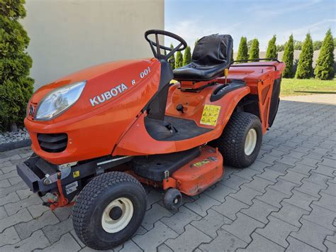 Traktorek kosiarka Kubota GR1600-II w akcji na trawniku