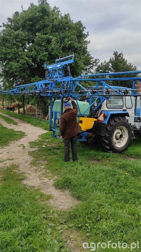 zdjęcie opryskiwacza WULKAN 1000 w akcji