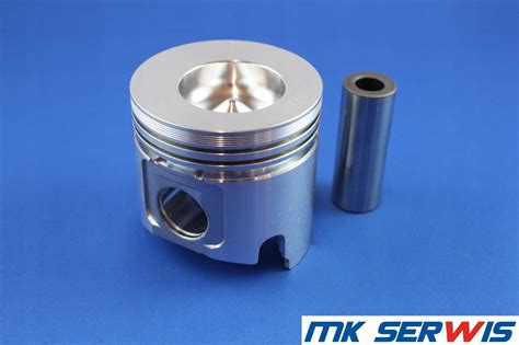 Infografika lub schemat silnika Yanmar z oznaczonymi kluczowymi częściami (np. tłok, filtr, wtryskiwacz)