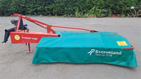 Close-up photo of Kverneland Taarup cutting bar and disc design