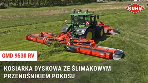 Zdjęcie kosiarki dyskowej z przenośnikiem ślimakowym w akcji
