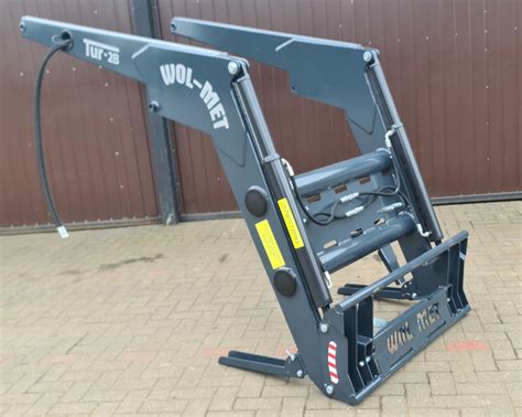 zdjęcie ładowacza czołowego Wol-Met Tur-2B zamontowanego na Ursusie C-335