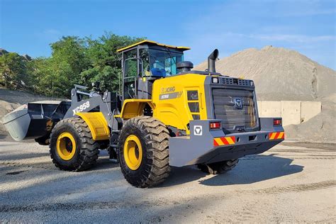 Ładowarka kołowa XCMG XC958E z różnym osprzętem