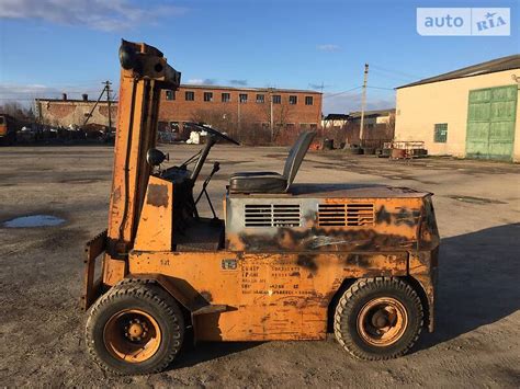 Thematic photo of an old Balkancar DV 1733 forklift at work