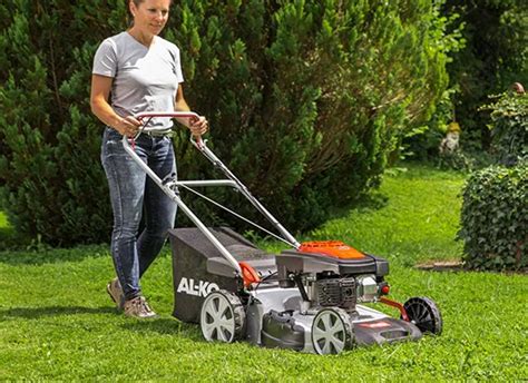 Thematic photo of various AL-KO lawnmowers in a garden setting