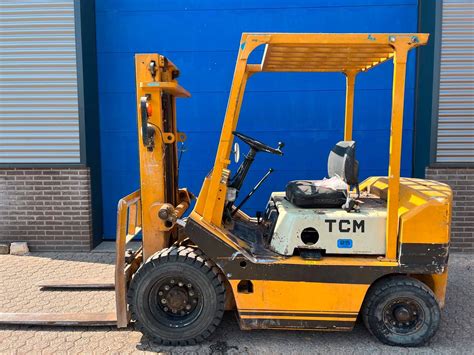 Thematic photo of a TCM FD25 diesel forklift in a warehouse environment
