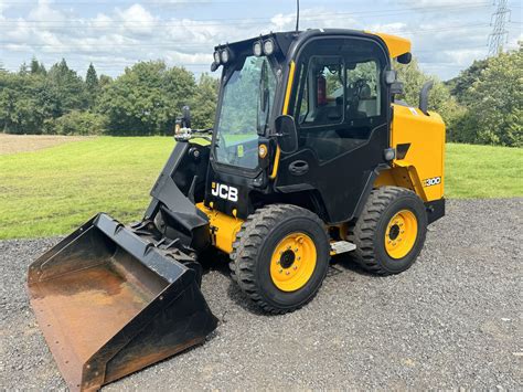 miniładowarka JCB z wysięgnikiem PowerBoom i widocznością 270 stopni
