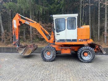 Infographic showing a breakdown of common parts for a Schaeff HML 30 excavator