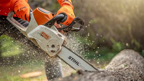 Infographic or photo showing different types of STIHL brushcutters (kosy mechaniczne) and their applications