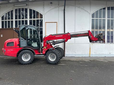 Technical drawing or infographic showing Weidemann 3070 lifting heights