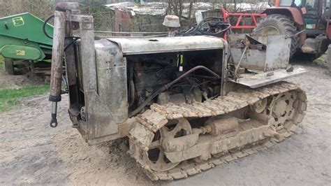 Zdjęcie ciągnika Mazur D-50 w wersji rolniczej podczas pracy