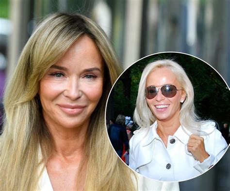 Joanna Przetakiewicz w egzotycznej scenerii, stylizowana na podróżniczkę