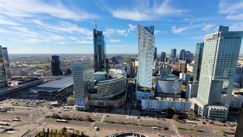 Panorama Elbląga z widokiem na nowoczesne budownictwo i infrastrukturę