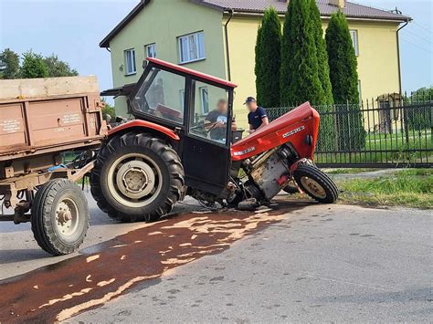 Zdjęcie przedstawiające szkolenie na placu manewrowym z ciągnikiem siodłowym
