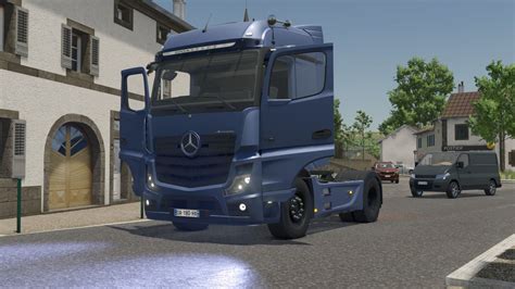 Mercedes-Benz Actros w akcji, prezentujący nowoczesną flotę