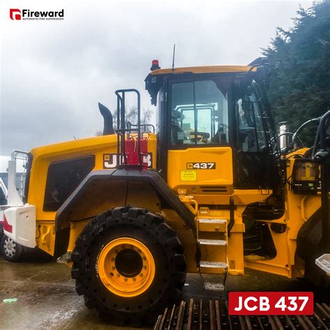fotografia ładowarki kołowej JCB 437HT w malowaniu wojskowym
