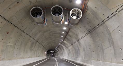 Przekrój tunelu pod Świną z zaznaczeniem maszyny TBM