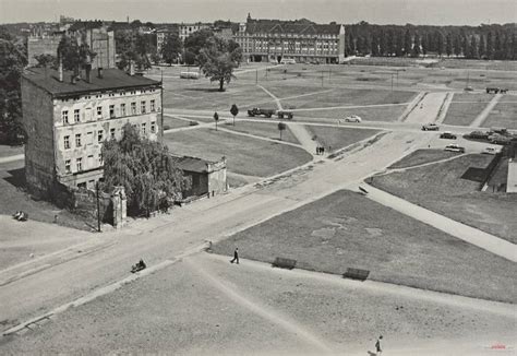 Historyczne zdjęcie pierwszej trójkołowej ładowarki Keller